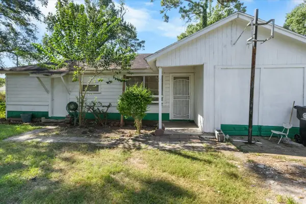 8002 Woodlyn Road, Houston, TX 77028