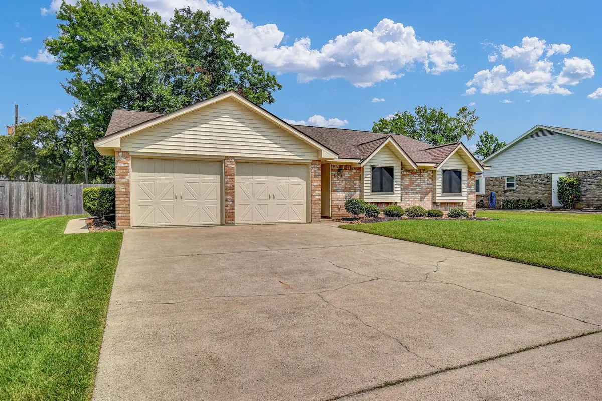 528 Daffodil Street, Lake Jackson, TX 77566 - #1