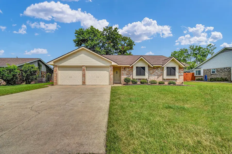 528 Daffodil Street, Lake Jackson, TX 77566 - #2