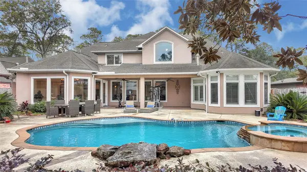 12527 Old Oaks Dr, Houston, TX 77024