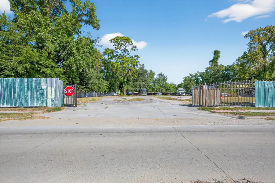 7517 Ley Road, Houston, TX 77028 - Image #2