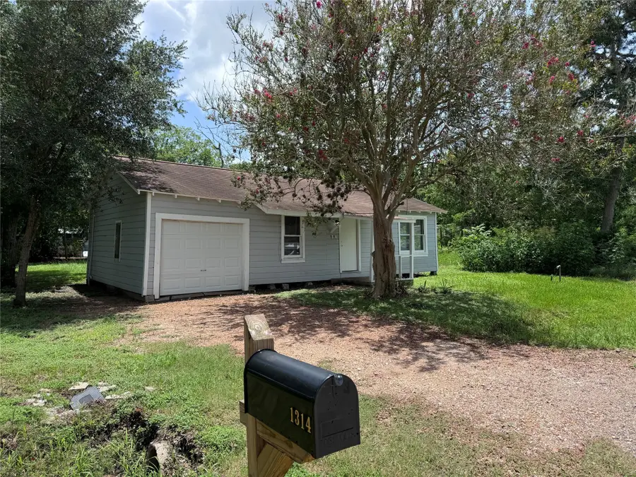 1314 Ella Street, El Campo, TX 77437 - Image #3