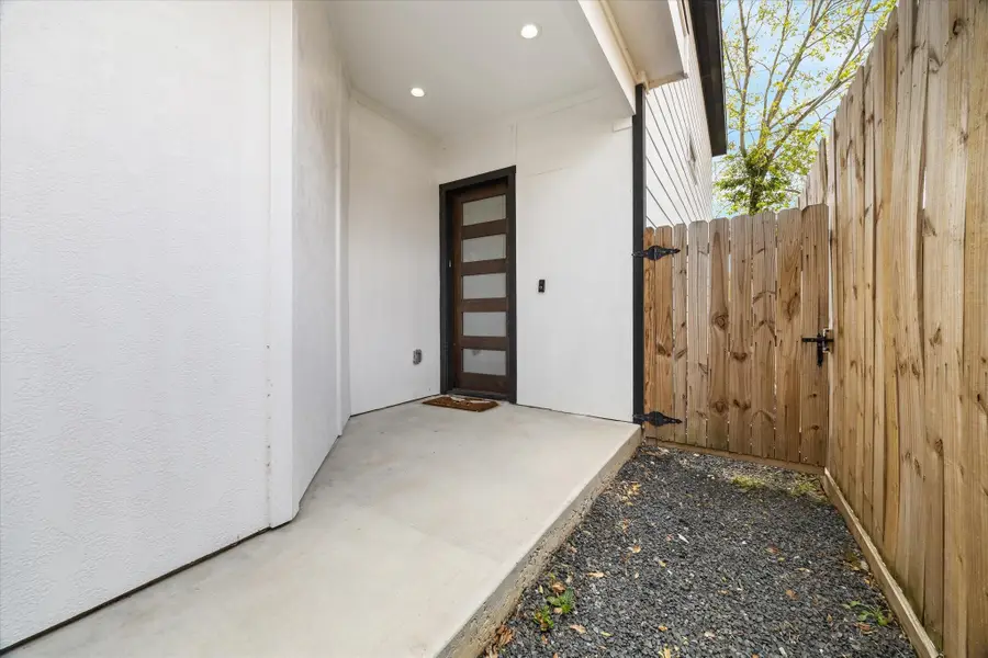 5021 Creekmont Drive, Houston, TX 77091 - Image #2