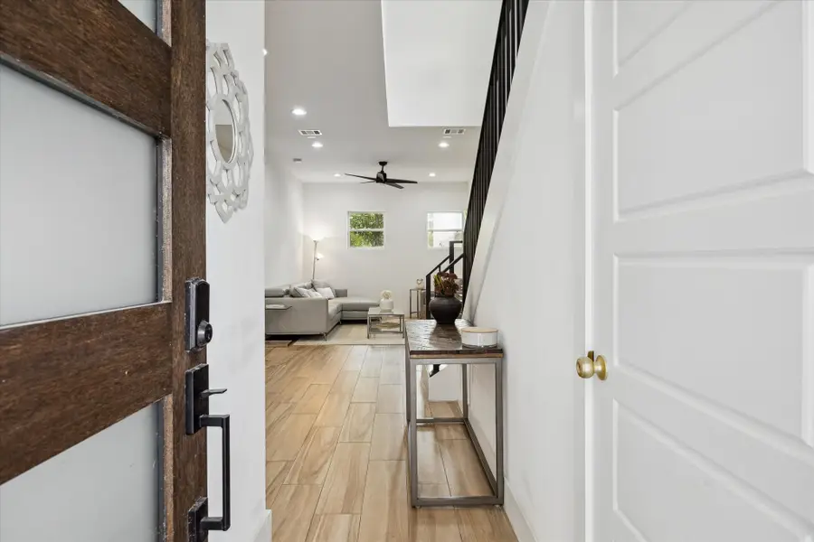 5021 Creekmont Drive, Houston, TX 77091 - Image #3