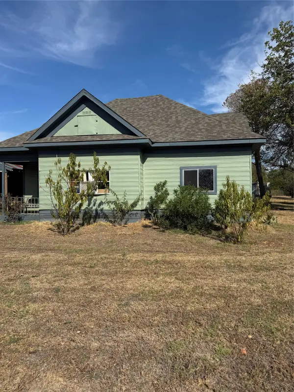 102 N 6th Street W, Dawson, TX 76639