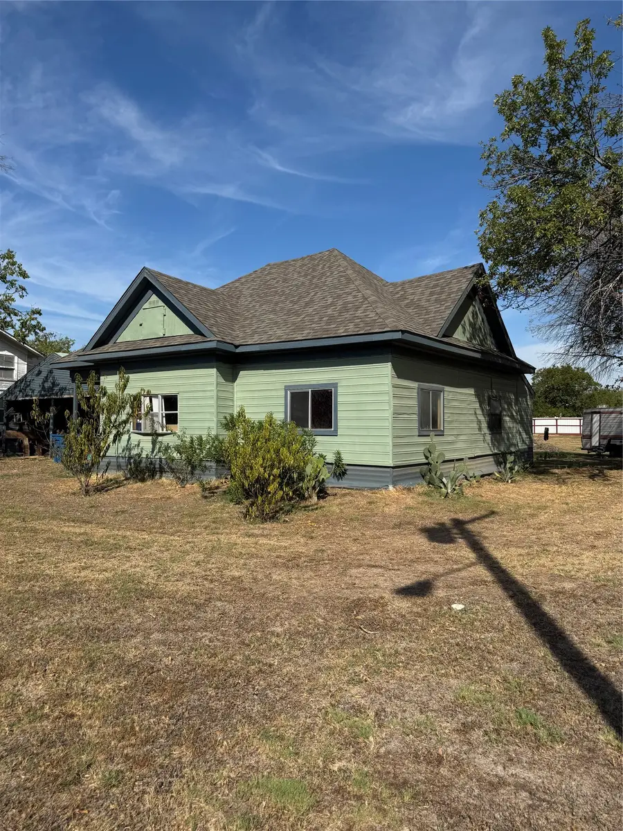102 N 6th Street W, Dawson, TX 76639 - #3