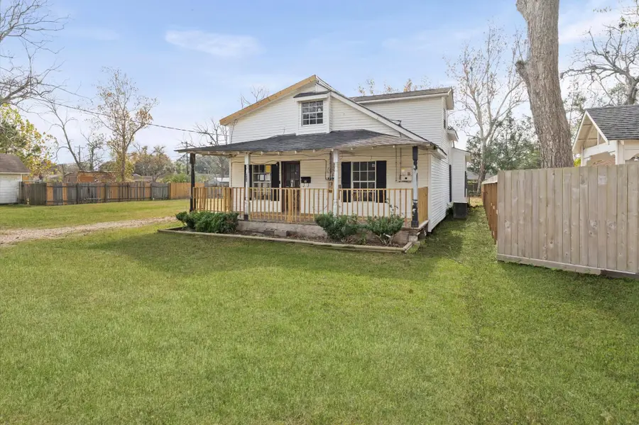 222 E Southland Avenue, Alvin, TX 77511 - Image #3