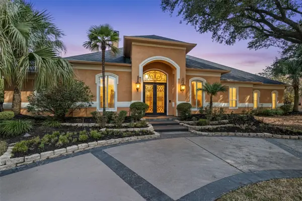 35 Bentwater Bay Circle, Montgomery, TX 77356