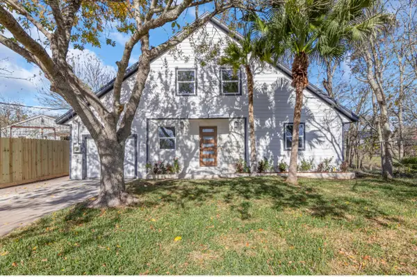 2410 E Bayshore Drive, Dickinson, TX 77539