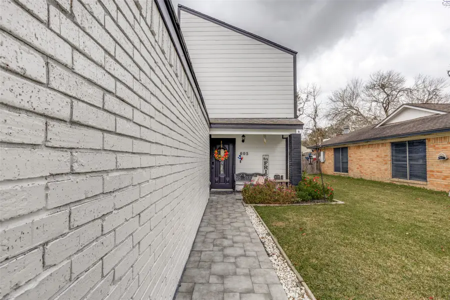 605 S Remington Drive, Angleton, TX 77515 - #3