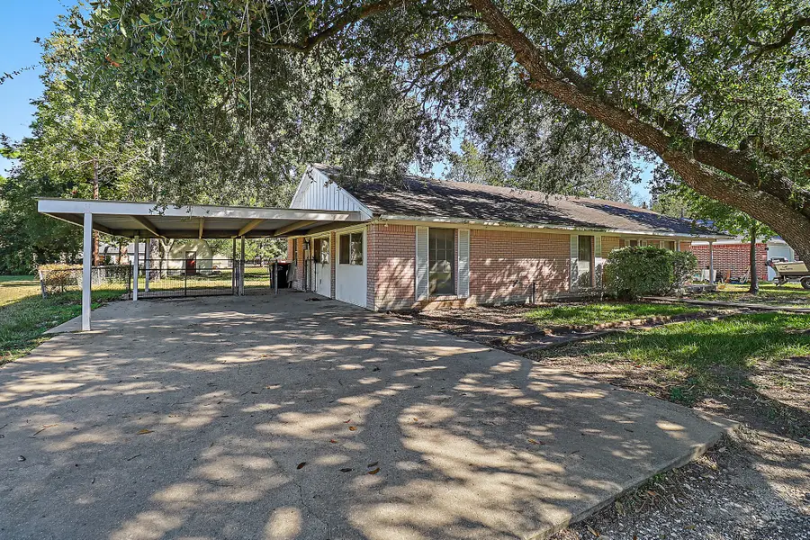 407 Lazy Lane, Anahuac, TX 77514 - Image #2