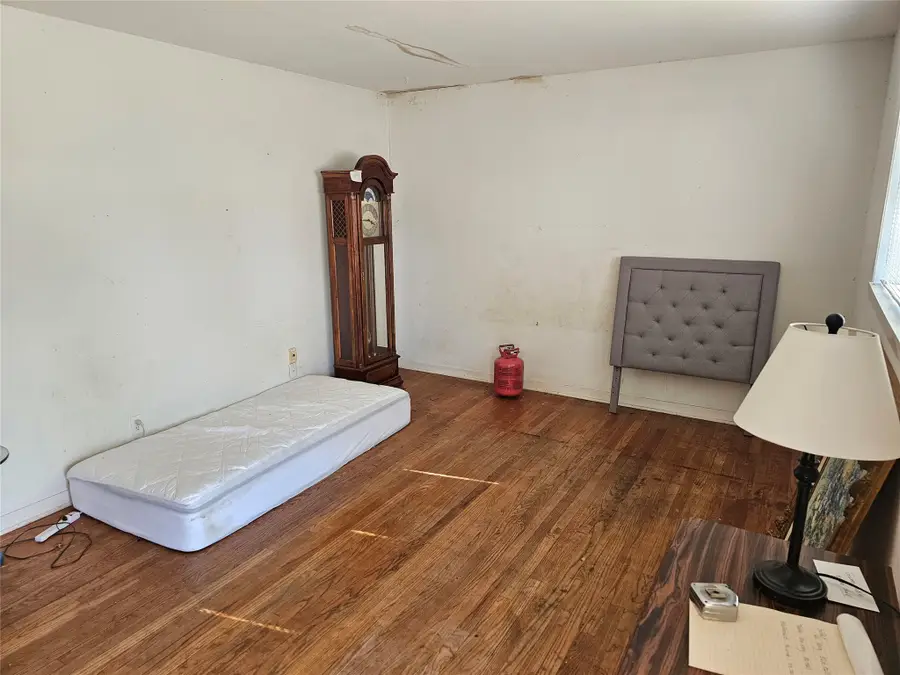 305 Helen Drive, Deer Park, TX 77536 - Image #3