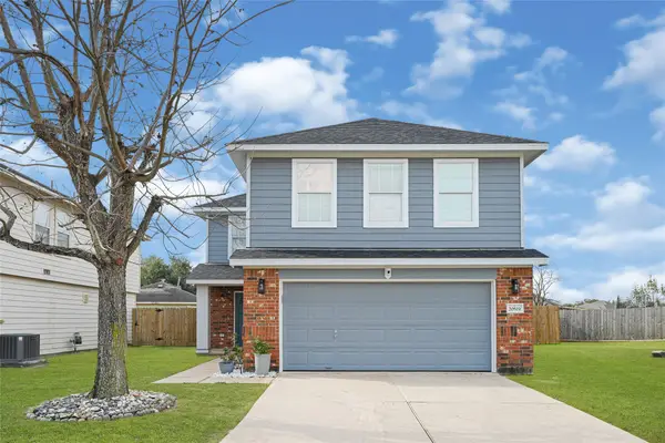 20519 Holly Barr Ln, Cypress, TX 77433