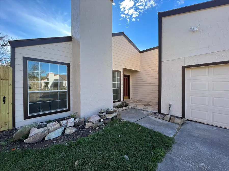 11039 Holworth Drive, Houston, TX 77072 - Image #2