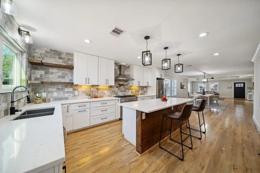 1502 Des Jardines Street, Houston, TX 77023 - Image #2