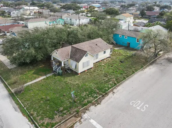 5127 Bernardo De Galvez, Galveston, TX 77551