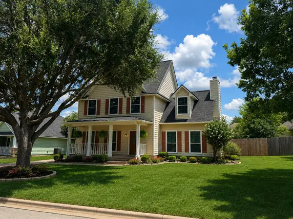 2204 Springwood Dr, Brenham, TX 77833