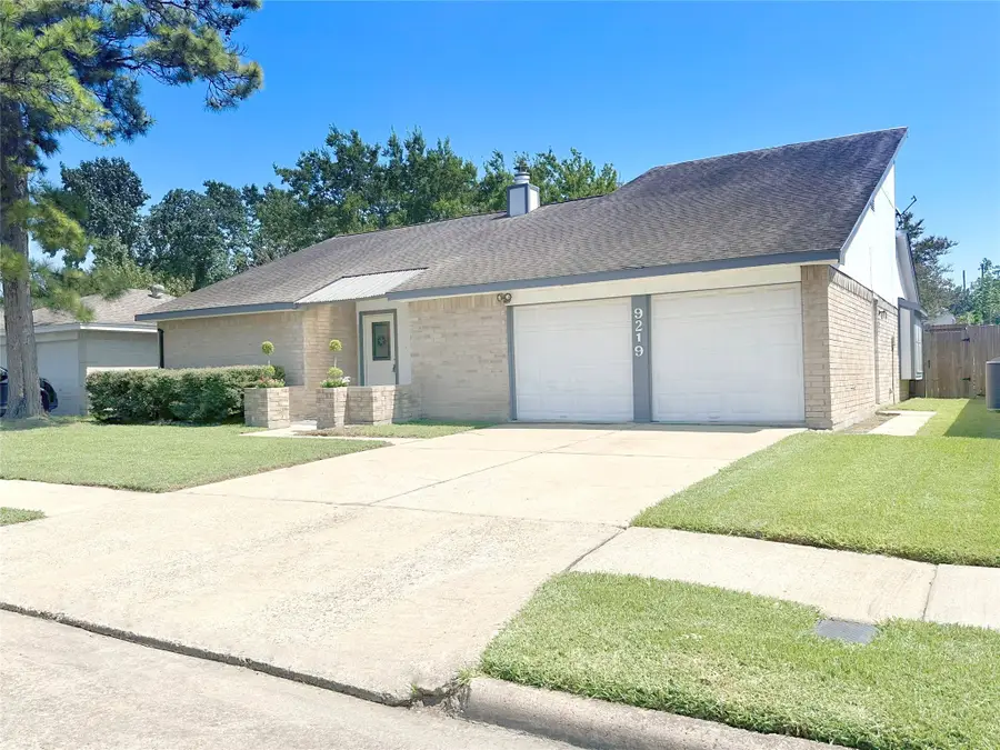 9219 Benchley Drive, Houston, TX 77099 - Image #3
