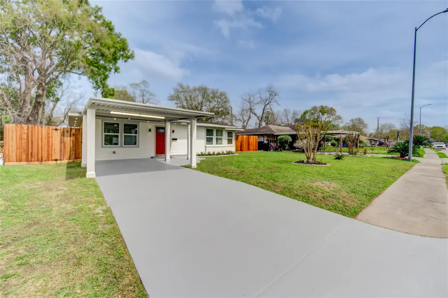 6027 Kenilwood Drive, Houston, TX 77033 - #2