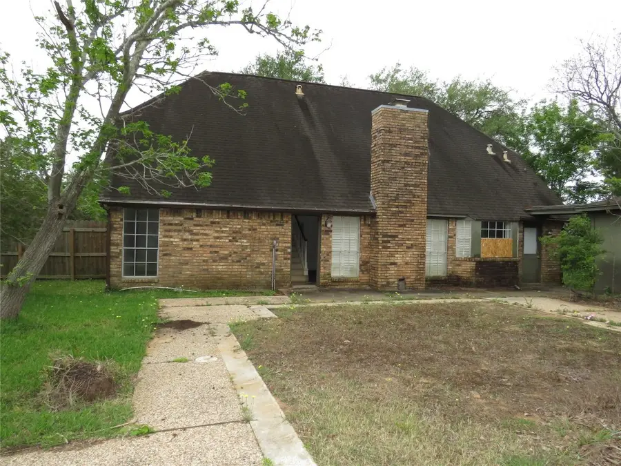 101 Rose Trail, Lake Jackson, TX 77566 - #2