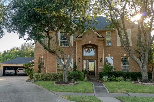 2010 Mountain Creek Street E, Pearland, TX 77584