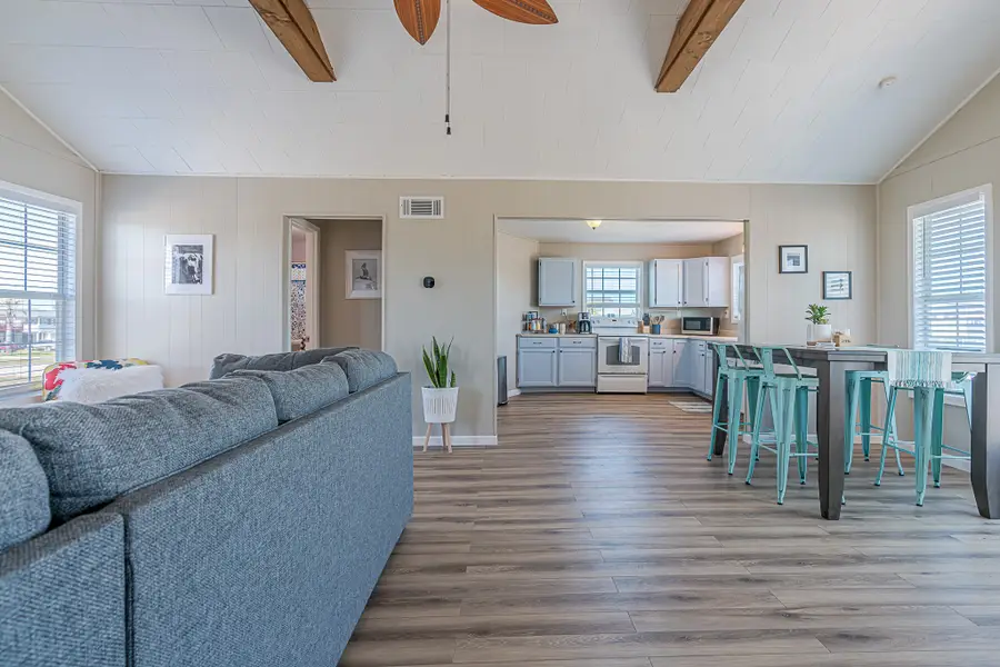 402 Seashell Drive, Surfside Beach, TX 77541 - Image #3