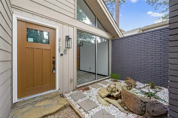 2129 Lake Village Drive, Houston, TX 77339