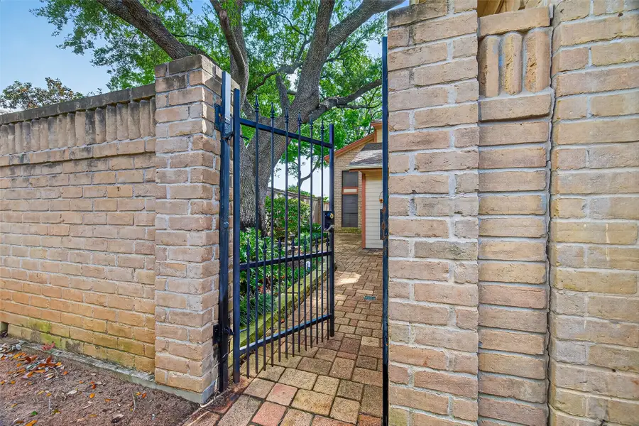 8006 Oakwood Forest Drive, Houston, TX 77040 - #2