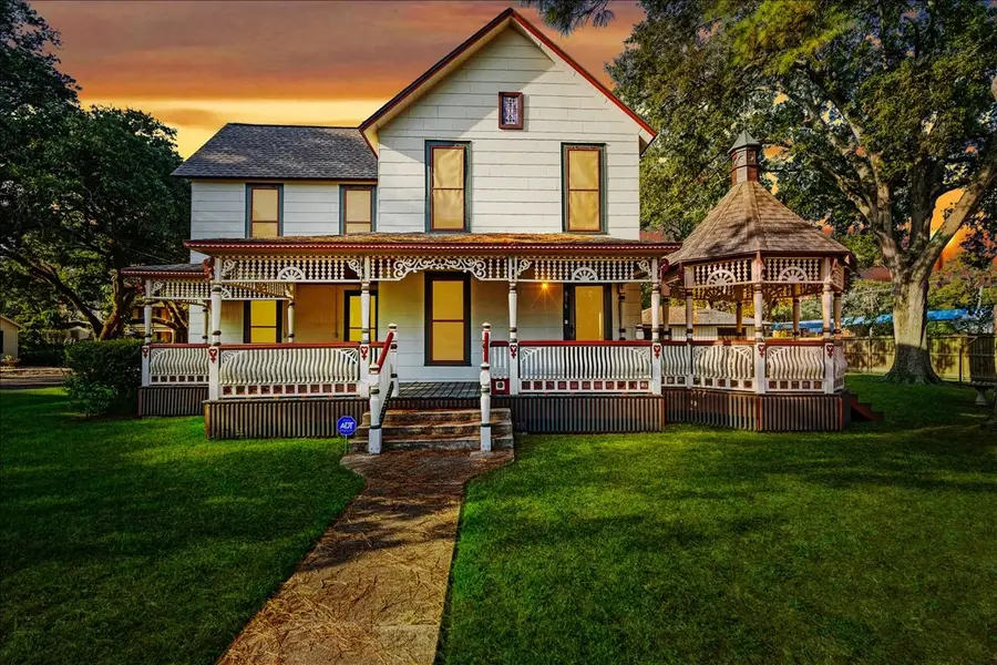 816 W Adoue Street, Alvin, TX 77511 - #2