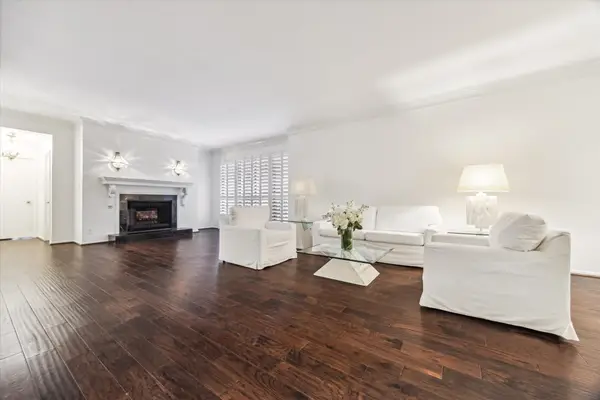 9333 Memorial Drive #301, Houston, TX 77024