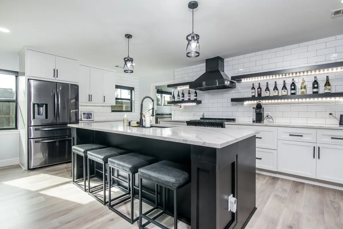 712 Clarence Street, Tomball, TX 77375 - #1