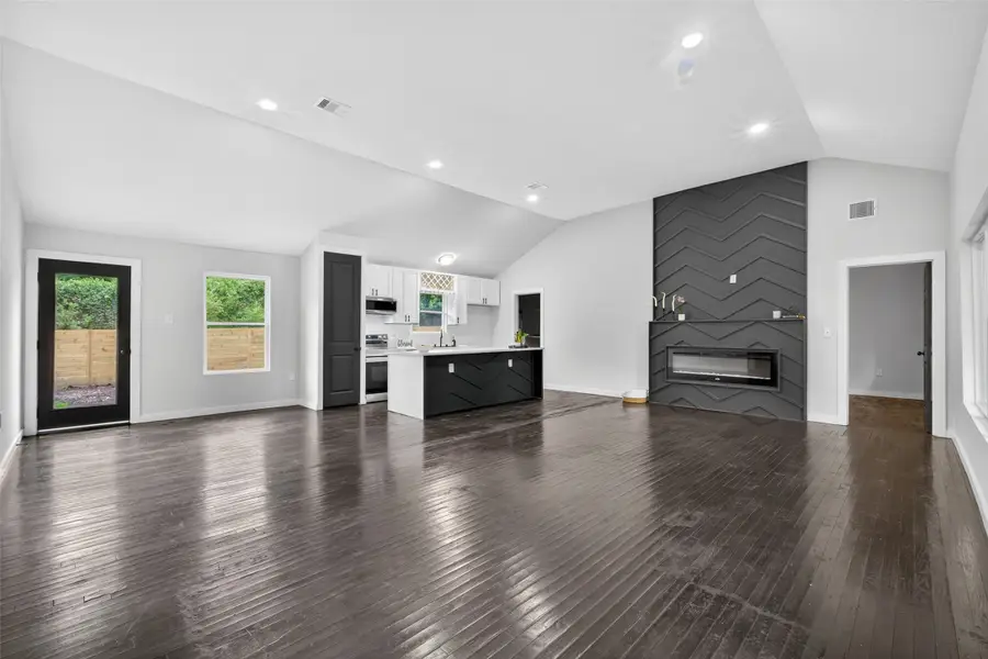 209 Leago Street, Houston, TX 77022 - Image #2