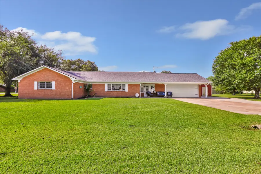 106 Lynn Street, Anahuac, TX 77514 - Image #3