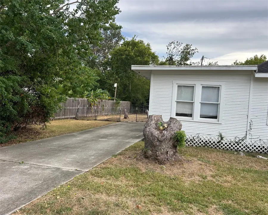 107 Bay Oaks Drive, La Porte, TX 77571 - #2
