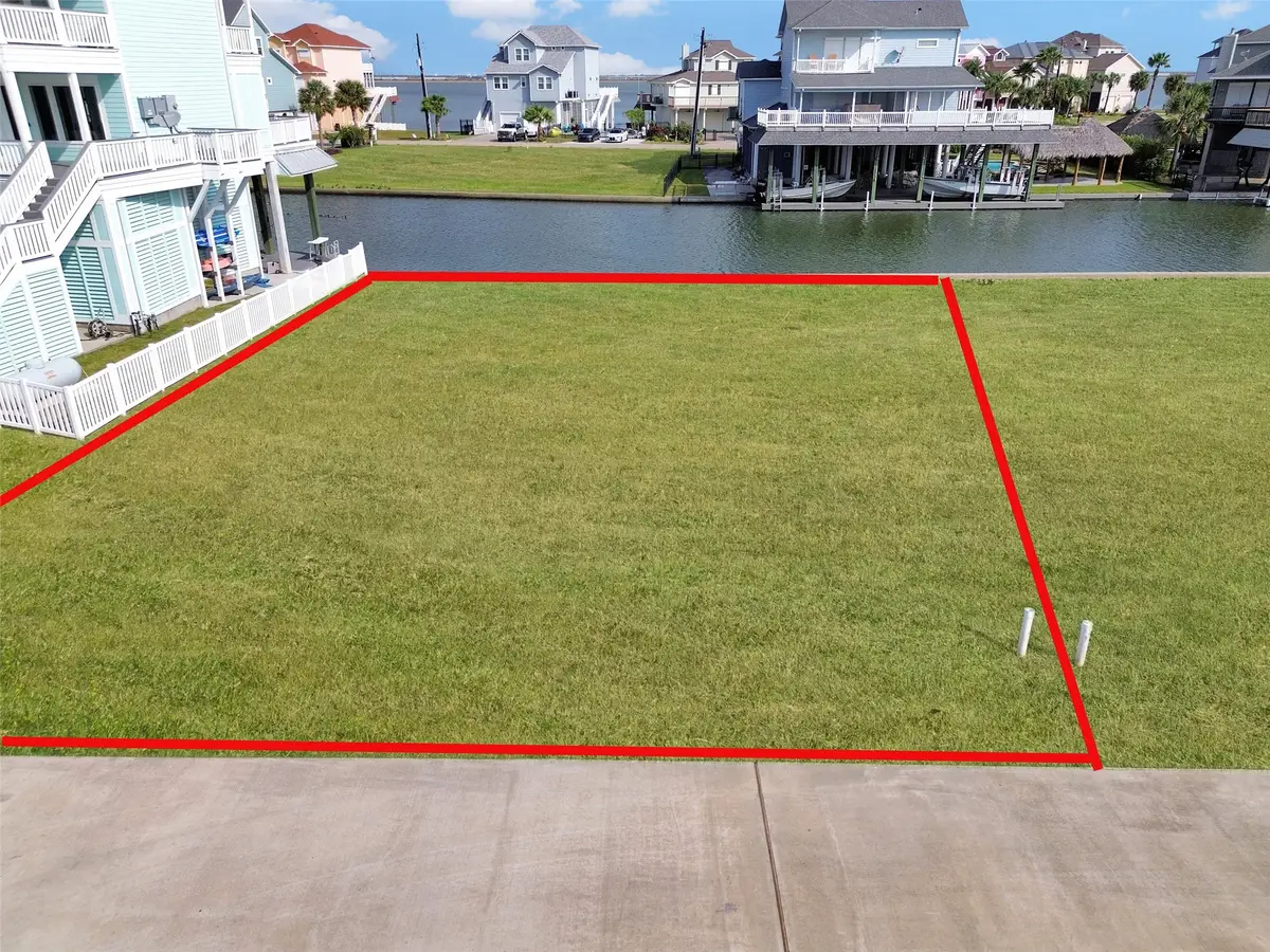 510 Neptune Circle, Tiki Island, TX 77554 - Image #1