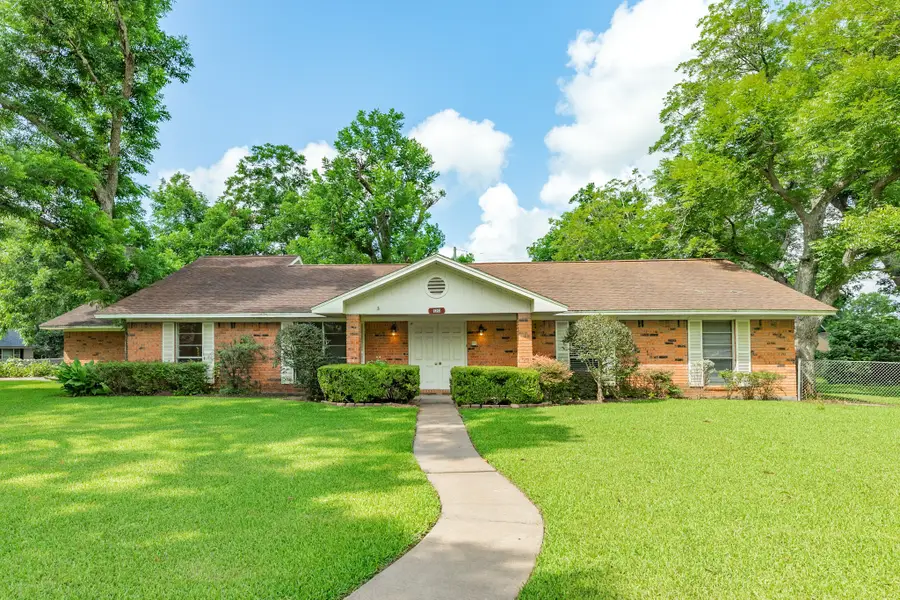 120 Southern Oaks Drive, Lake Jackson, TX 77566 - #2