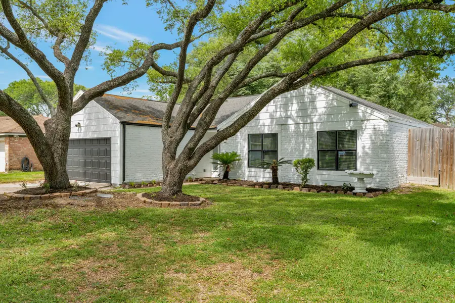 1615 Sleepy Hollow Drive, Pearland, TX 77581 - #2