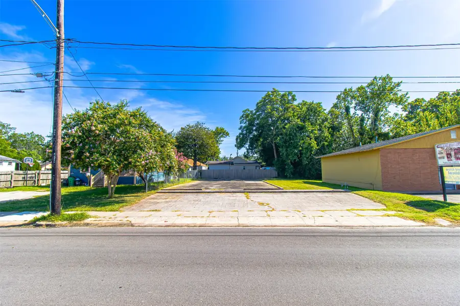 213 E Texas Avenue, Baytown, TX 77520 - Image #3