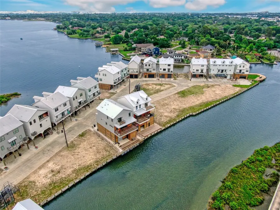 24 Cmdr Runco Lane, Taylor Lake Village, TX 77586 - #2