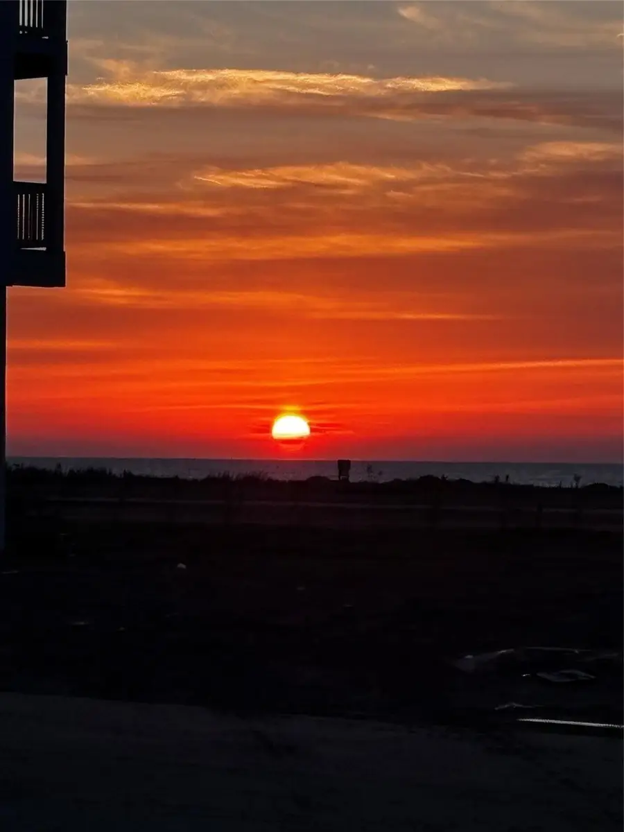 572 Annabelle Drive, Gilchrist, TX 77617 - Image #2