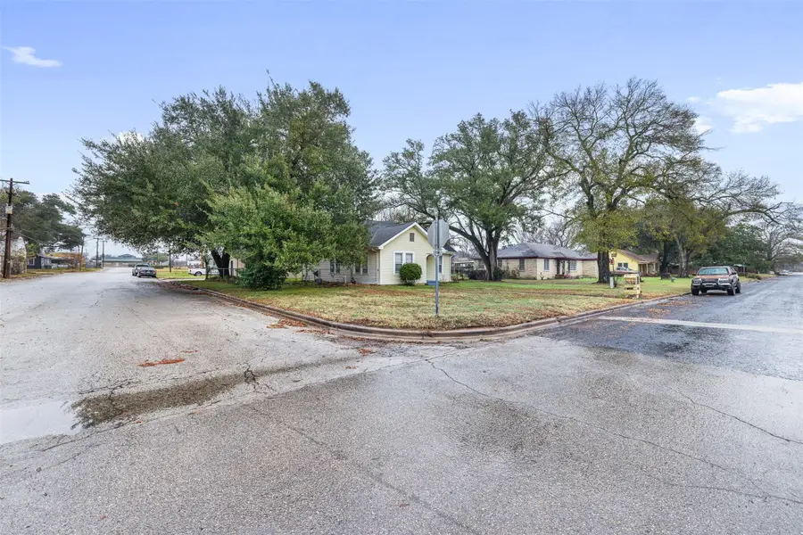 1301 Cedar Street, Hearne, TX 77859 - Image #3