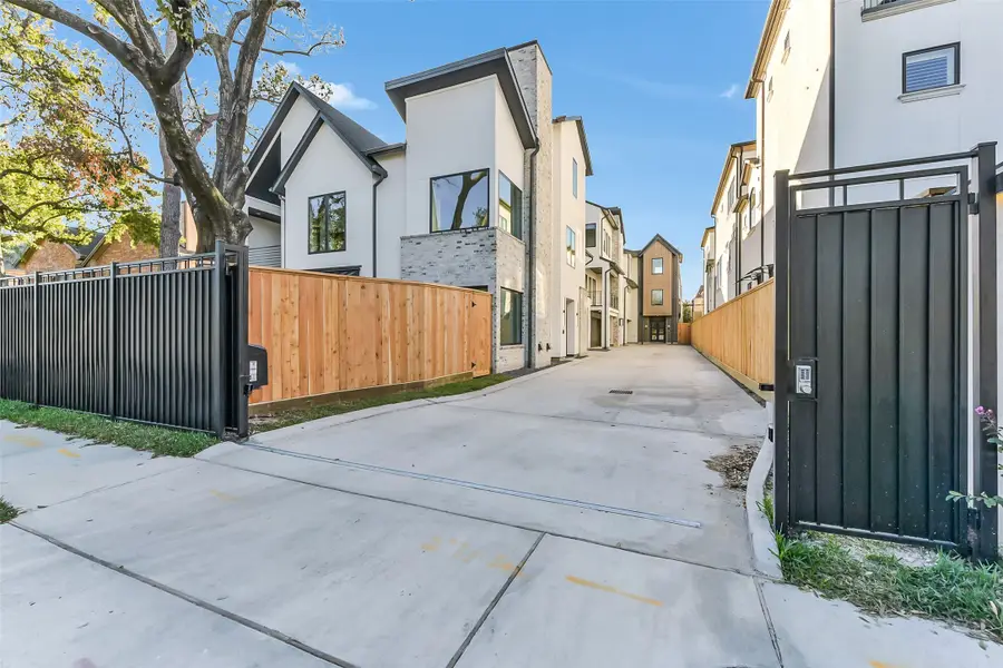 1904 Nantucket Drive, Houston, TX 77057 - #3