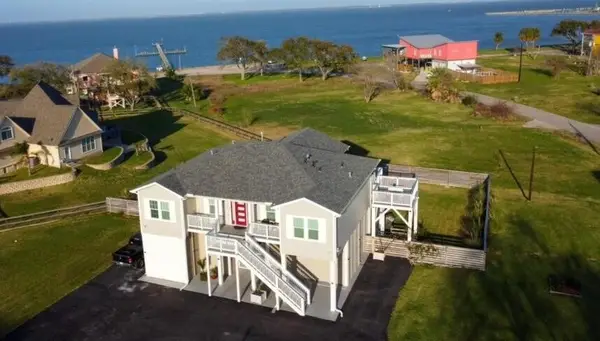 4 Shore Acres Circle, Shoreacres, TX 77571