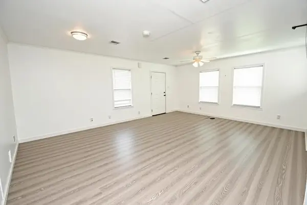 1231 W 7th Street, Freeport, TX 77541