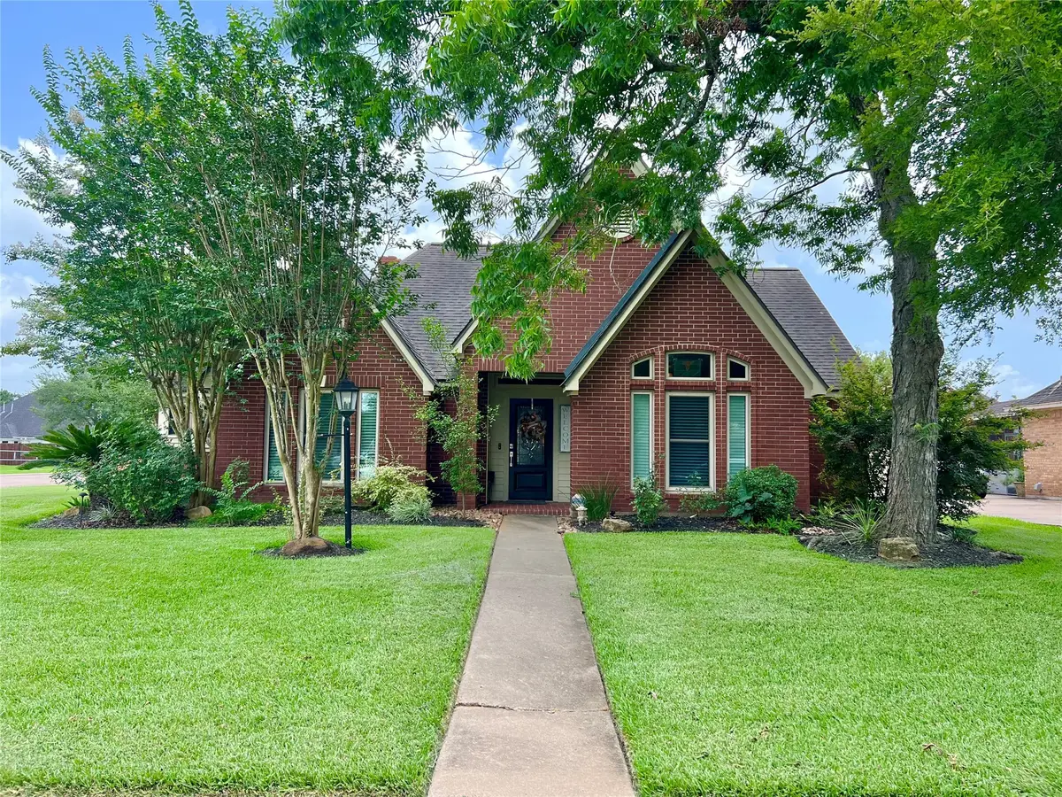 51 S Trillium Court, Lake Jackson, TX 77566 - Image #1