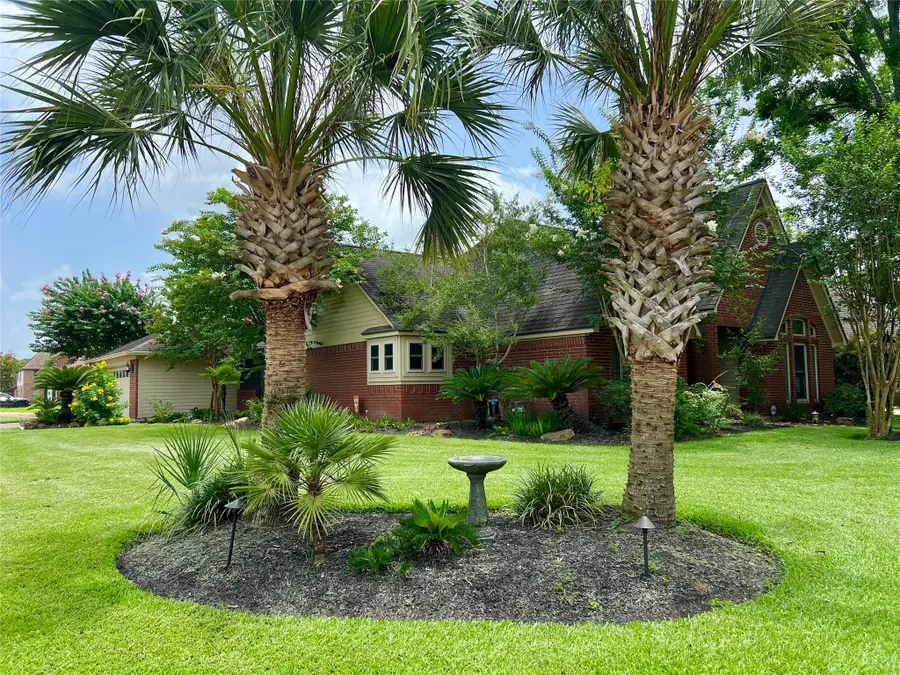 51 S Trillium Court, Lake Jackson, TX 77566 - Image #2