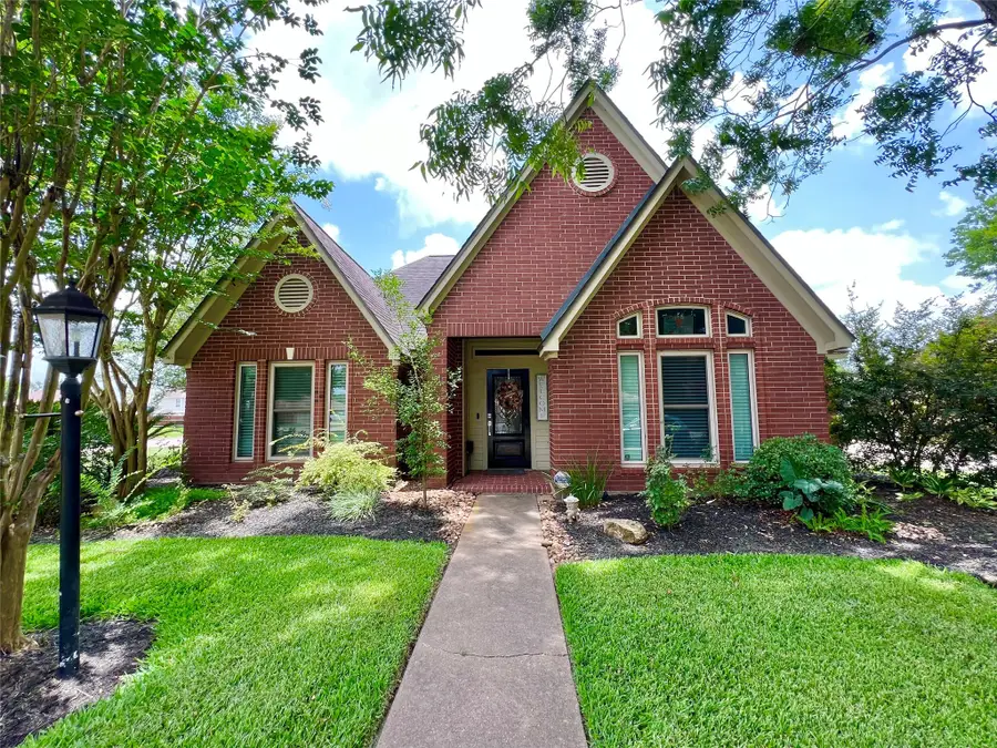 51 S Trillium Court, Lake Jackson, TX 77566 - Image #3