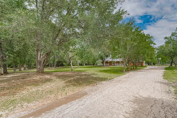 144 Pin Oak Lane, Hempstead, TX 77445