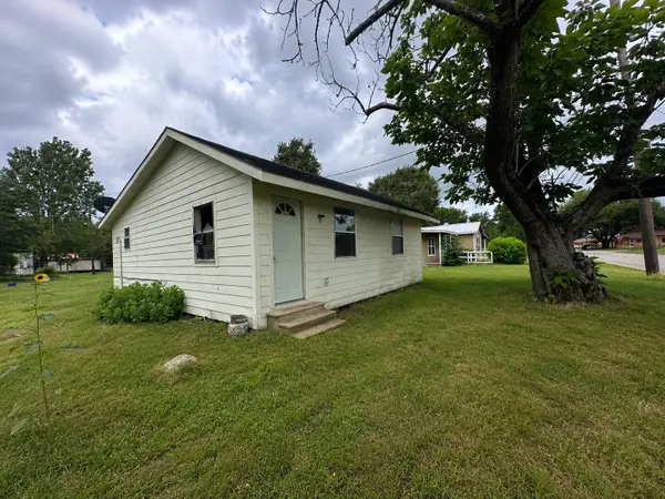 407/405 N Kleas, Edna, TX 77957