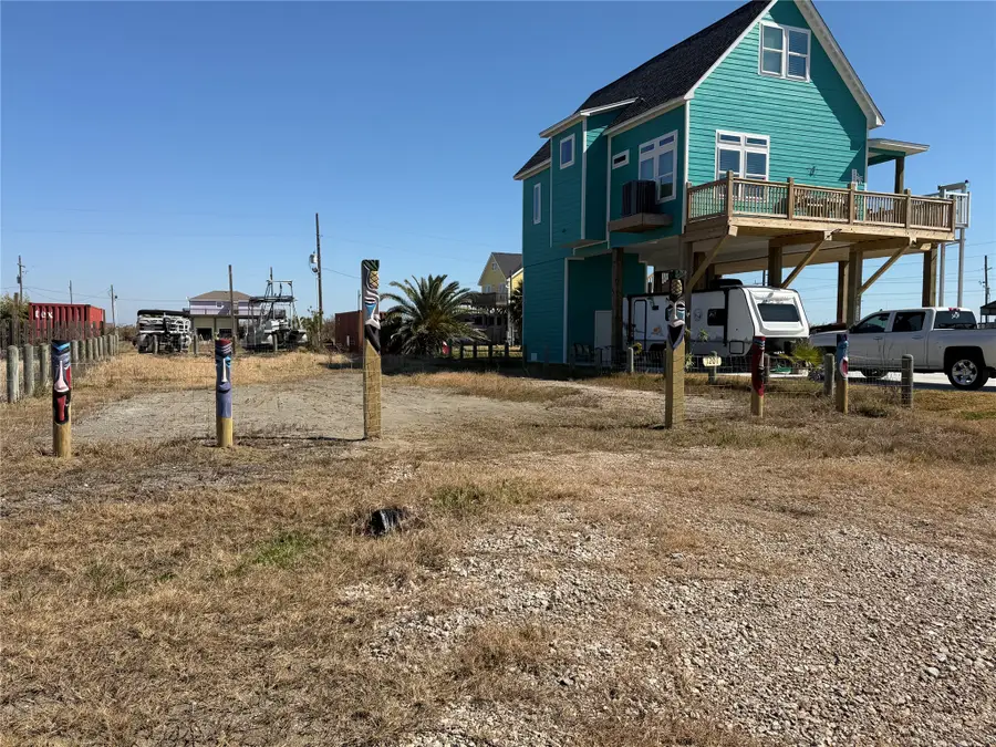 1201 Rollover Circle, Gilchrist, TX 77617 - #3